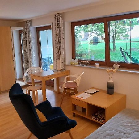 Apartment mit Küche und Balkon oder Terrasse, ruhig und gut erreichbar Piding Exterior foto