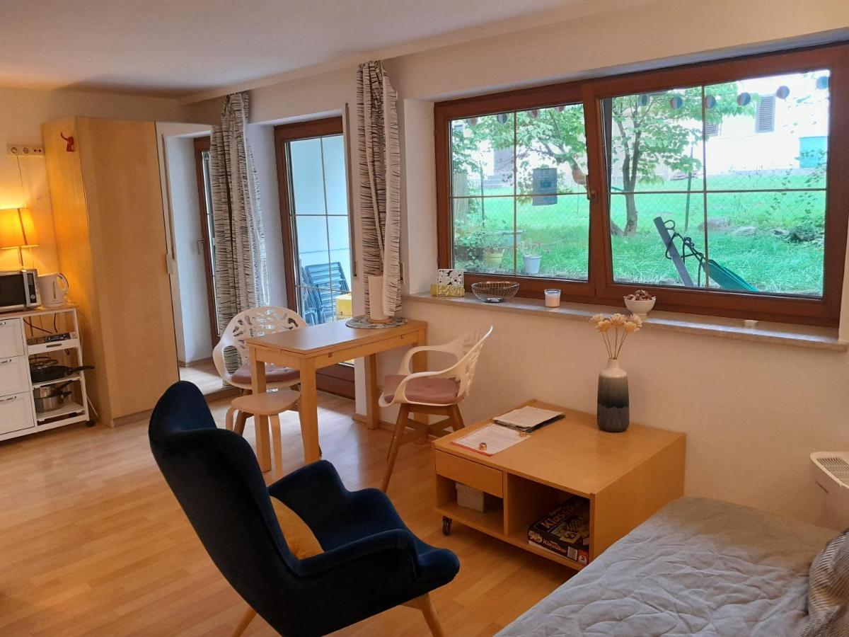 Apartment mit Küche und Balkon oder Terrasse, ruhig und gut erreichbar Piding Exterior foto