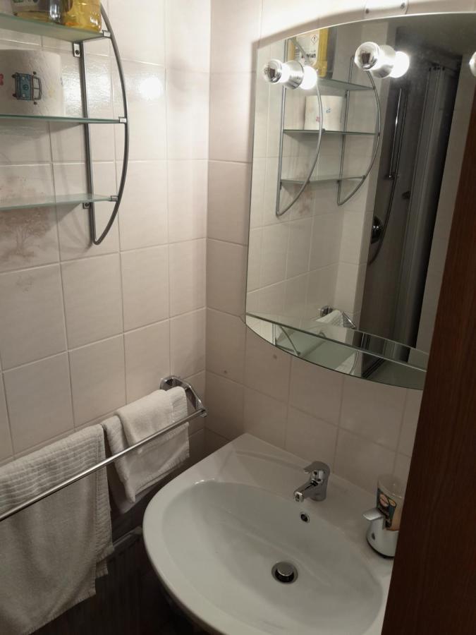 Apartment mit Küche und Balkon oder Terrasse, ruhig und gut erreichbar Piding Exterior foto