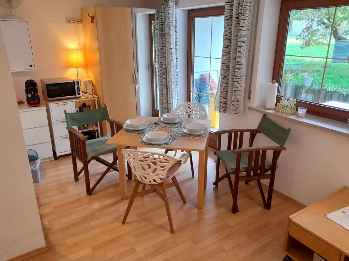 Apartment mit Küche und Balkon oder Terrasse, ruhig und gut erreichbar Piding Exterior foto